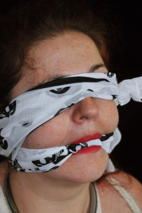 BBW Mature Blindfold Pics