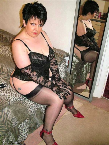 British amateur Double Dee uncovers her natural tits before having sex