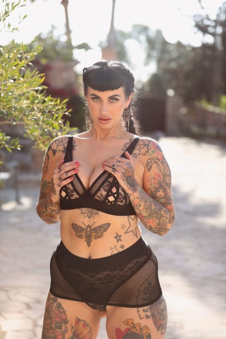 Chubby model with tattoos Cherrie Pie reveals her huge ass and big tits