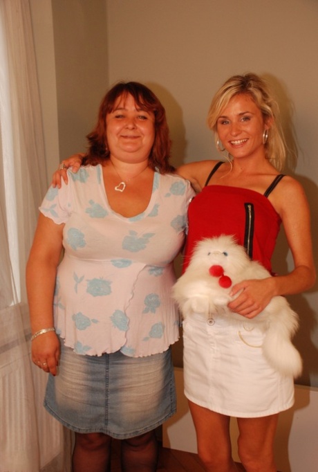 Fat mom Babetta and skinny blonde Sona fuck hard with a strapon